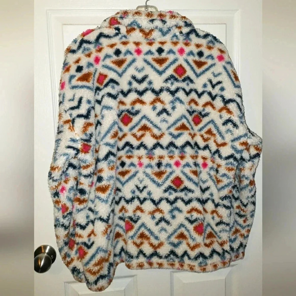 Eddie Bauer | Fleece 1/4 Zip Pullover with Western Pattern - Picture 3 of 5
